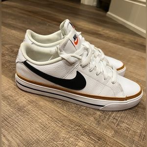 Nike Court Legacy Sneakers